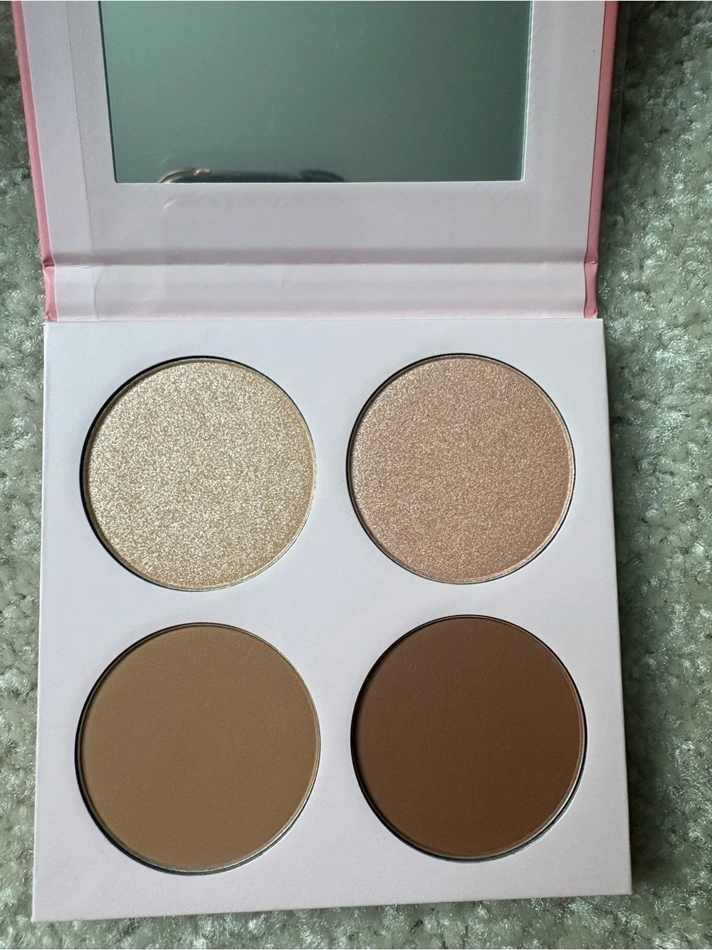 Doll 10 Caribbean in a Compact Bronzer & Highlight Palette - Pink